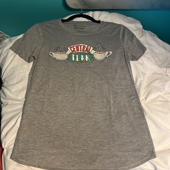 FRIENDS Central Perk T-Shirt - Picture 3 of 9